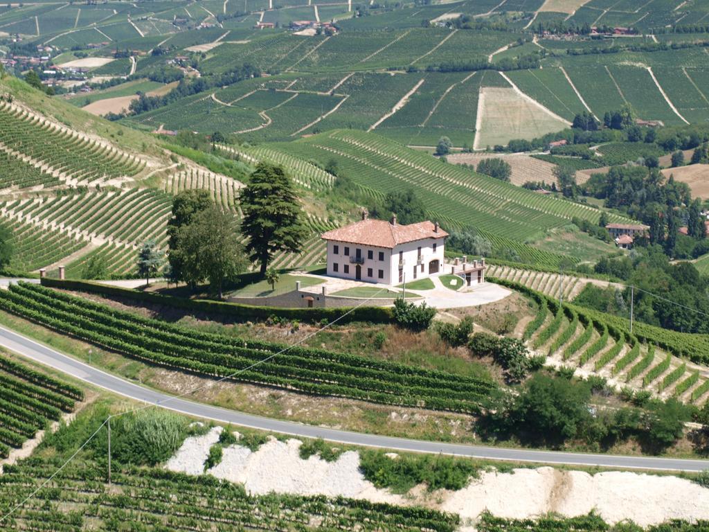 Villa Bricco Paglieri, Entire Villa อัลบา ภายนอก รูปภาพ